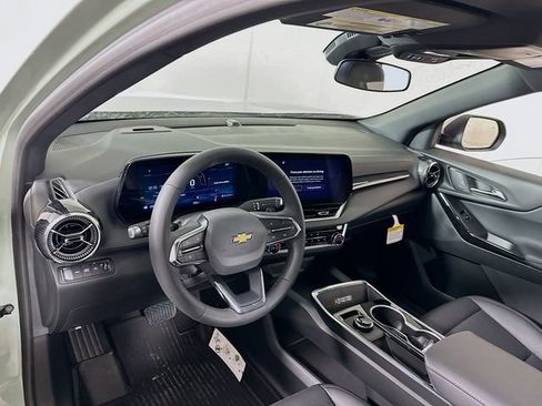 New 2026 Chevrolet Equinox LT w/ Convenience Package II image 8