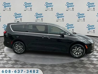 New 2027 Chrysler Pacifica Limited