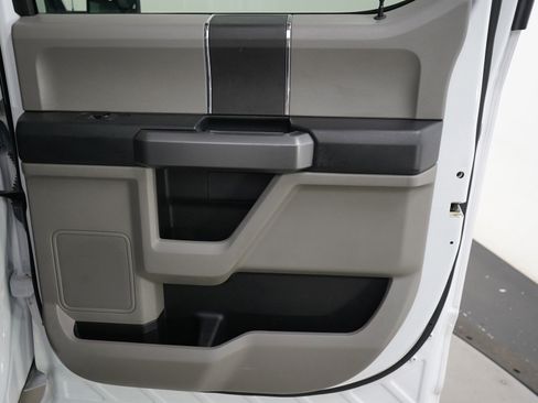 Used 2019 Ford F150 Platinum image 11