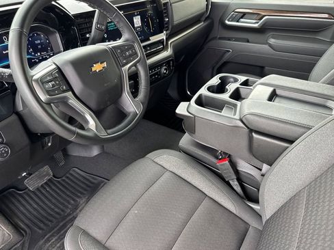 Used 2025 Chevrolet Silverado 2500 LT w/ Convenience Package AWD/4WD image 5
