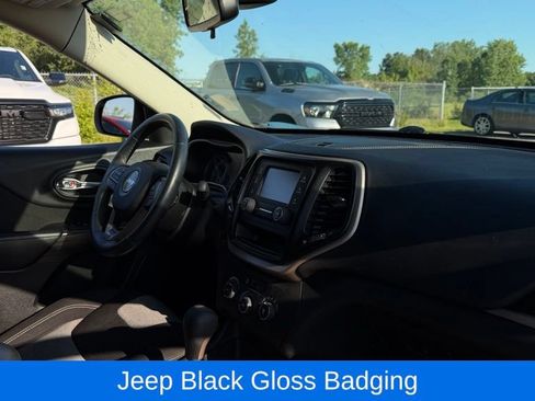 Used 2017 Jeep Cherokee Sport FWD image 10
