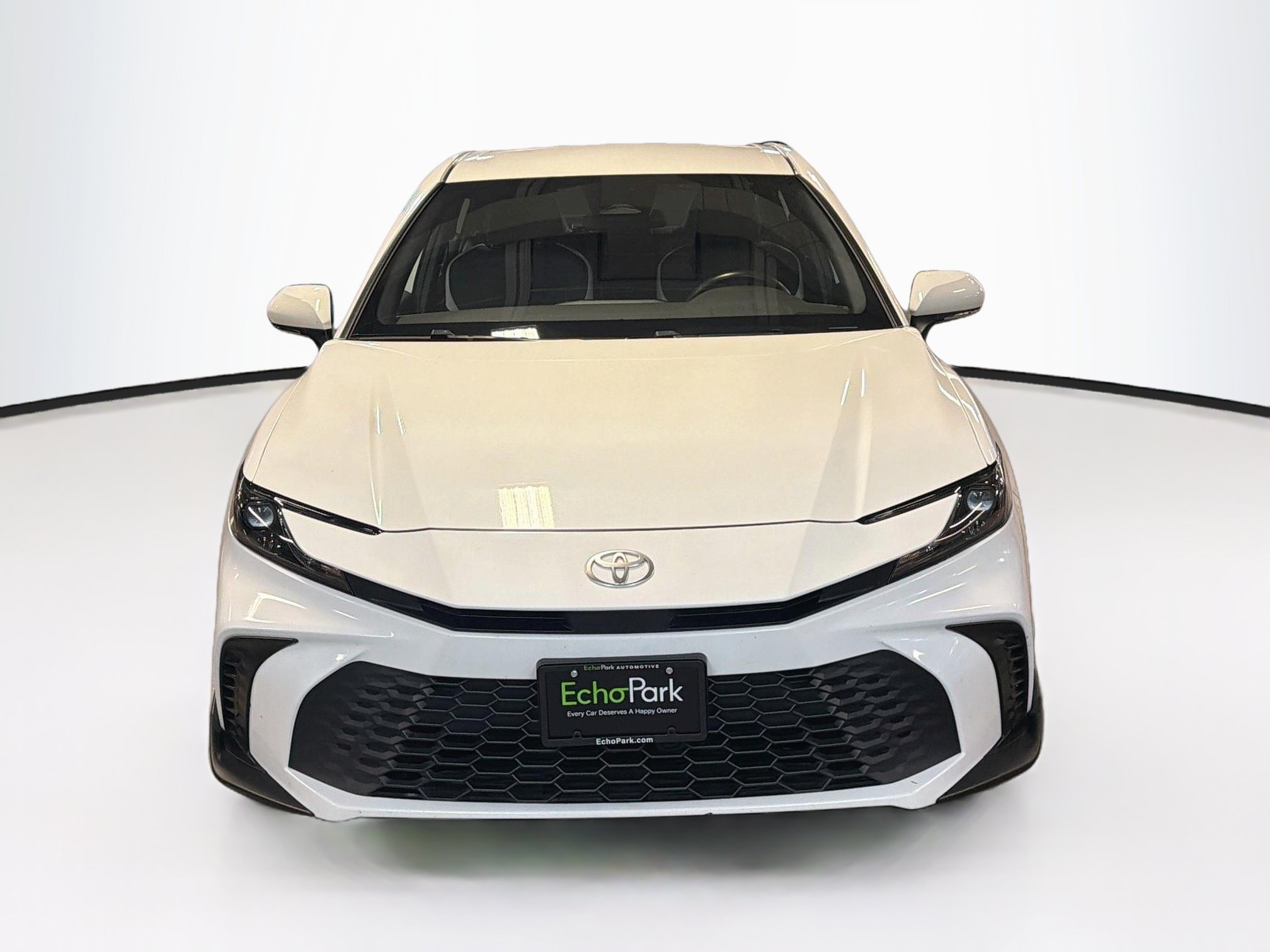 Used 2025 Toyota Camry SE FWD image 2