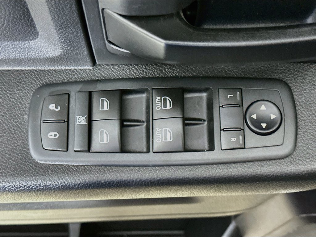 Used 2016 RAM 1500 Express RWD image 18