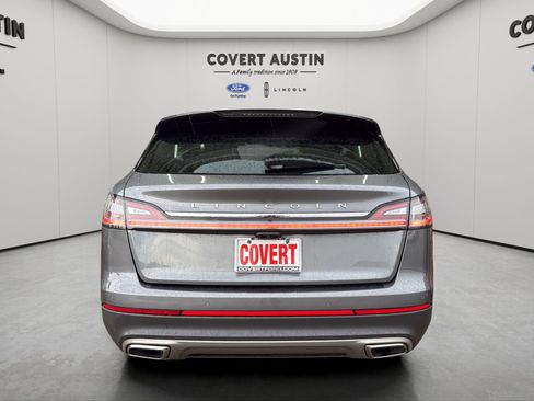 Used 2023 Lincoln Nautilus FWD w/ Premium Package image 4