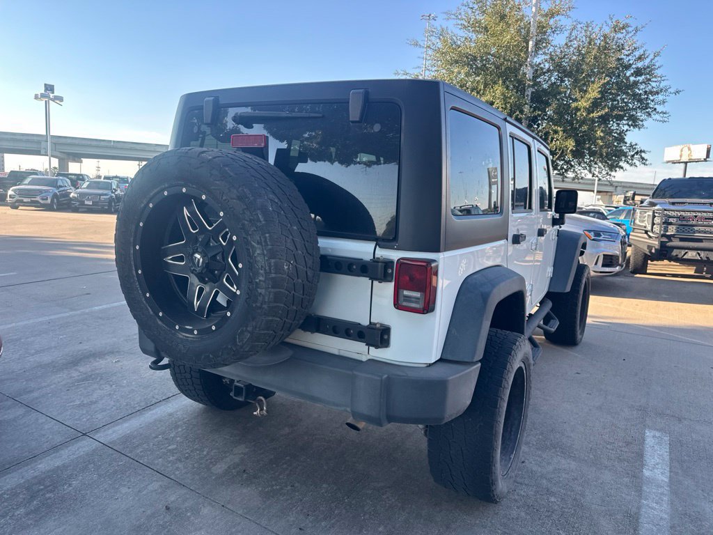 Used 2015 Jeep Wrangler Unlimited Rubicon w/ Connectivity Group AWD/4WD image 5