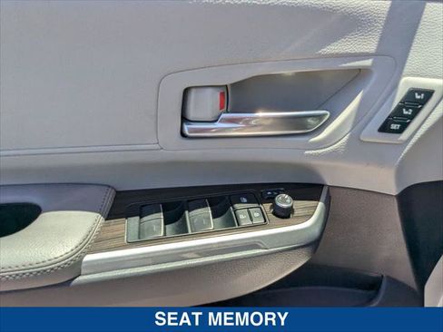 Used 2022 Toyota Sienna Limited AWD/4WD image 11