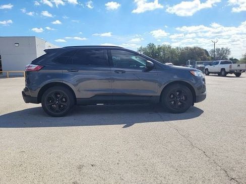 Used 2020 Ford Edge SE image 6