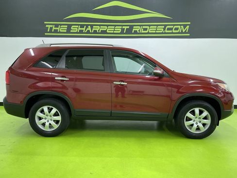 Used 2011 Kia Sorento LX w/ Convenience Pkg image 11
