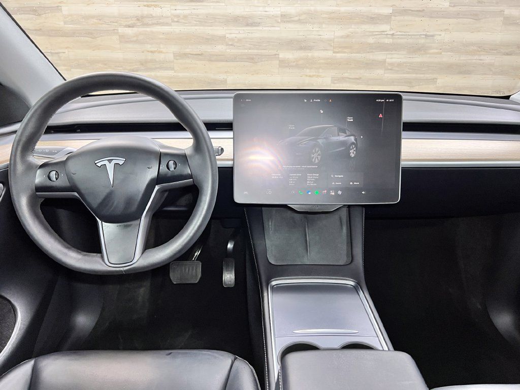 Used 2024 Tesla Model Y Long Range AWD/4WD image 2