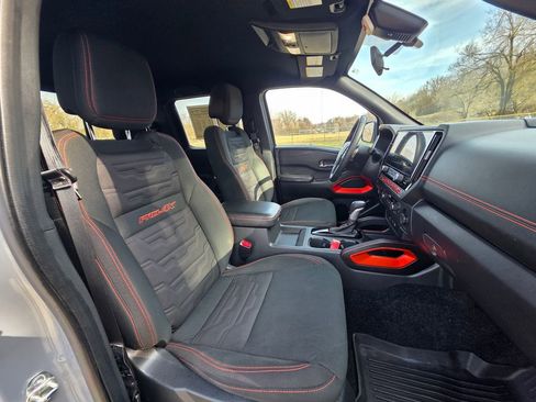 Used 2025 Nissan Frontier PRO-4X image 11