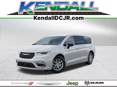 New 2026 Chrysler Pacifica Select image 1