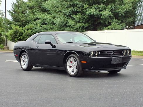 Used 2023 Dodge Challenger SXT RWD image 31