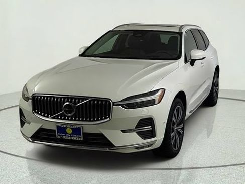 Used 2023 Volvo XC60 B5 Ultimate FWD image 2