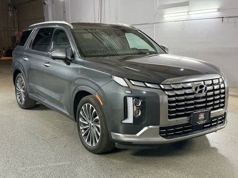 Used 2024 Hyundai Palisade Calligraphy image 3