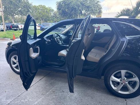 Used 2020 Jaguar F-PACE Premium AWD/4WD image 11