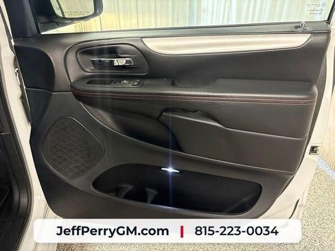 Used 2017 Dodge Grand Caravan GT FWD image 16