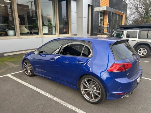 Used 2017 Volkswagen Golf R 4-Door image 9