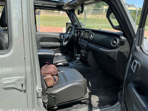 Used 2021 Jeep Wrangler Unlimited Sahara AWD/4WD image 18