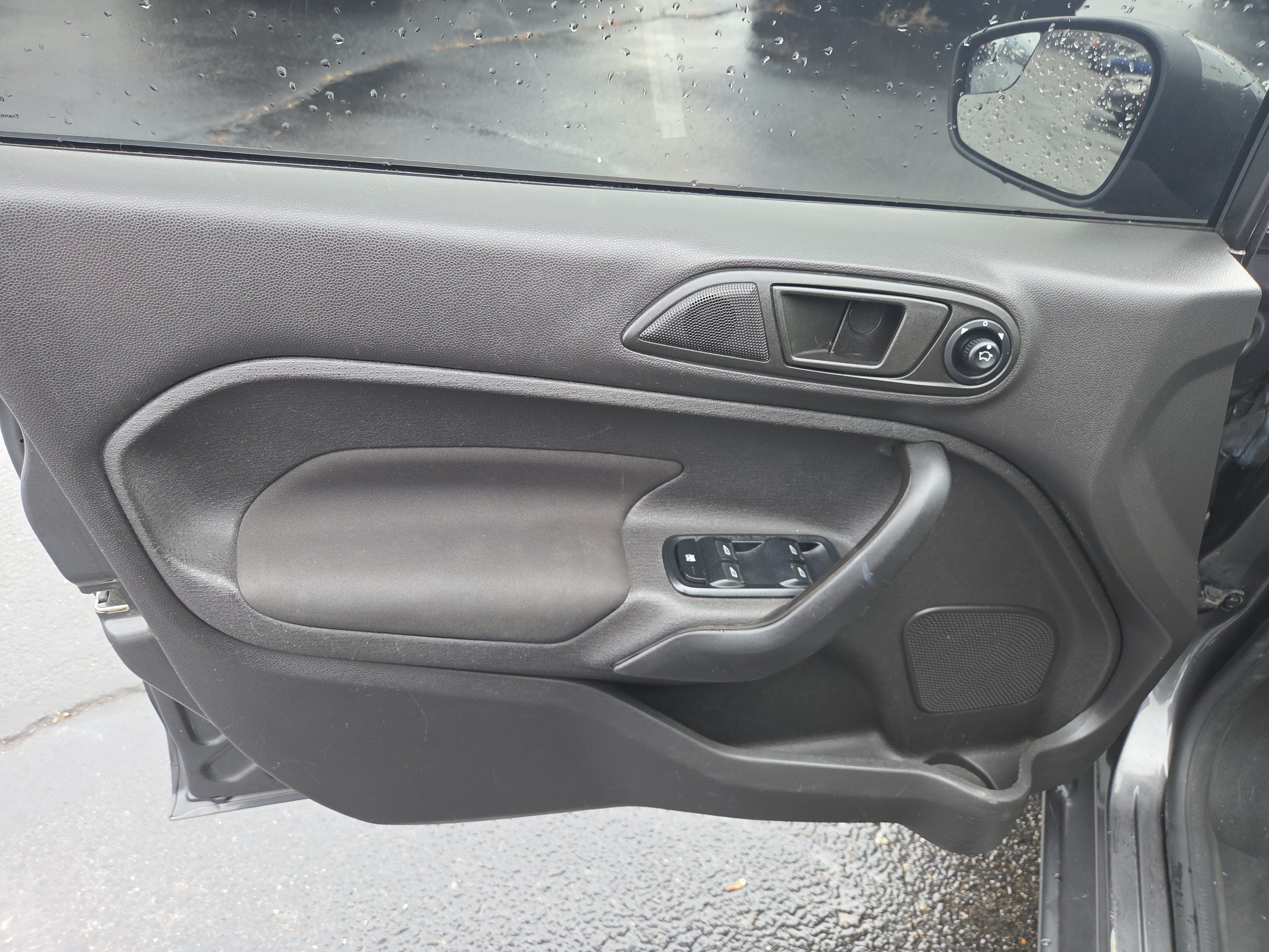 Used 2017 Ford Fiesta SE FWD image 11