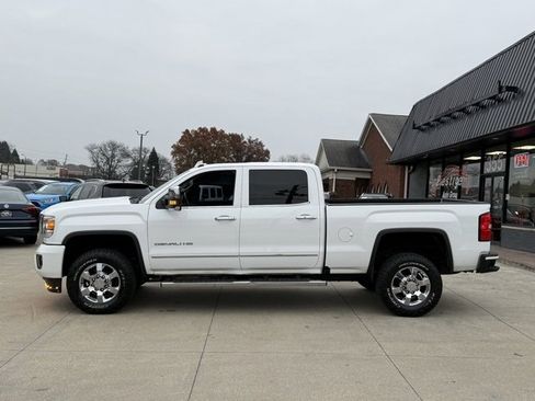Used 2016 GMC Sierra 2500 Denali w/ Suspension Package, Off-Road image 4