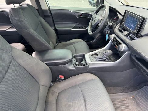 Used 2021 Toyota RAV4 LE FWD image 15