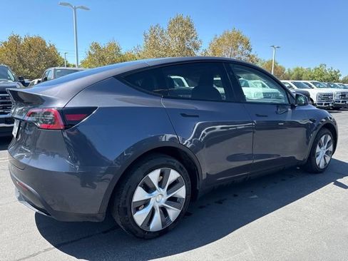 Used 2023 Tesla Model Y Long Range AWD/4WD image 3