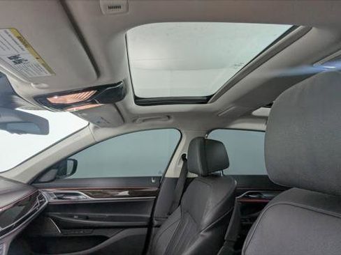 Used 2020 BMW 740i image 14