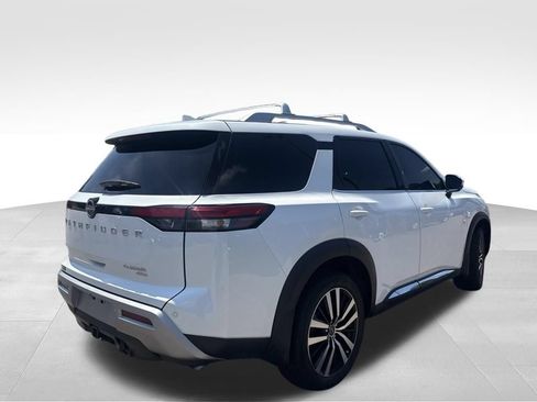 Used 2025 Nissan Pathfinder Platinum AWD/4WD image 12