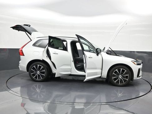 Used 2023 Volvo XC60 B5 Plus image 32