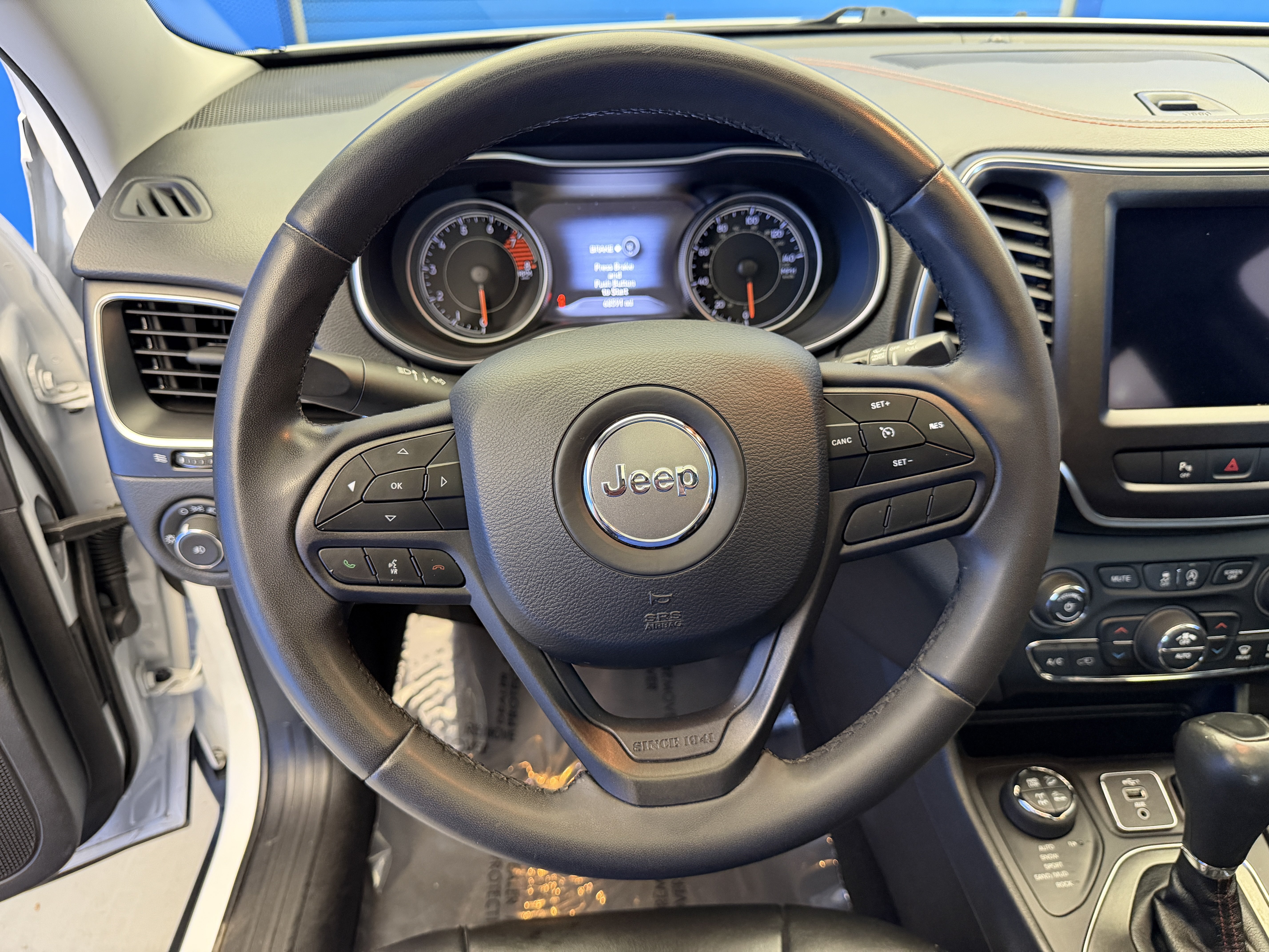 Used 2020 Jeep Cherokee Trailhawk w/ Comfort/Convenience Group AWD/4WD image 15