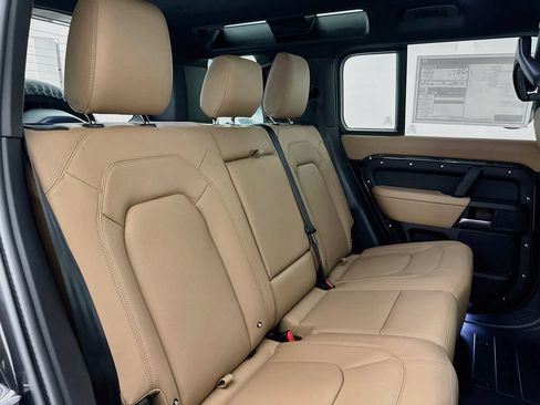 New 2026 Land Rover Defender 110 X-Dynamic SE AWD/4WD image 29