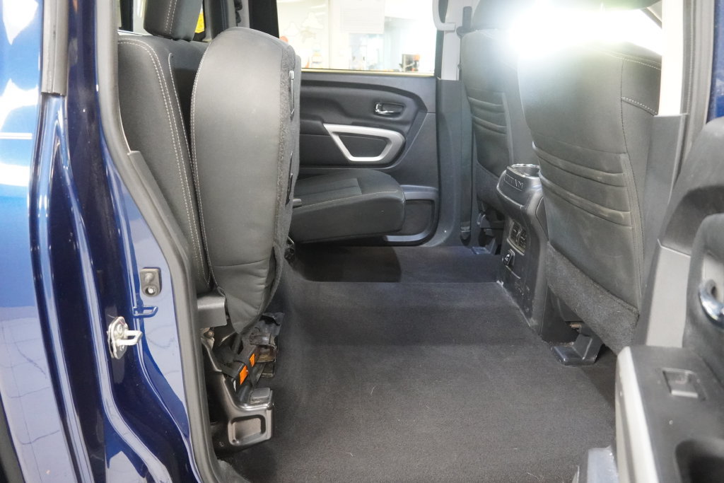 Used 2018 Nissan Titan SV w/ SV Convenience Package AWD/4WD image 33