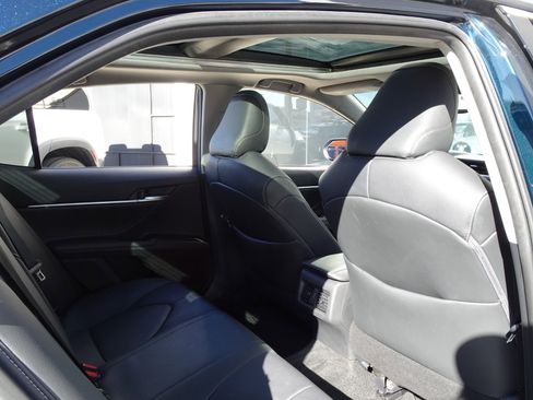 Used 2018 Toyota Camry XSE image 14