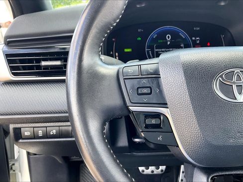 Used 2025 Toyota Camry SE FWD image 25