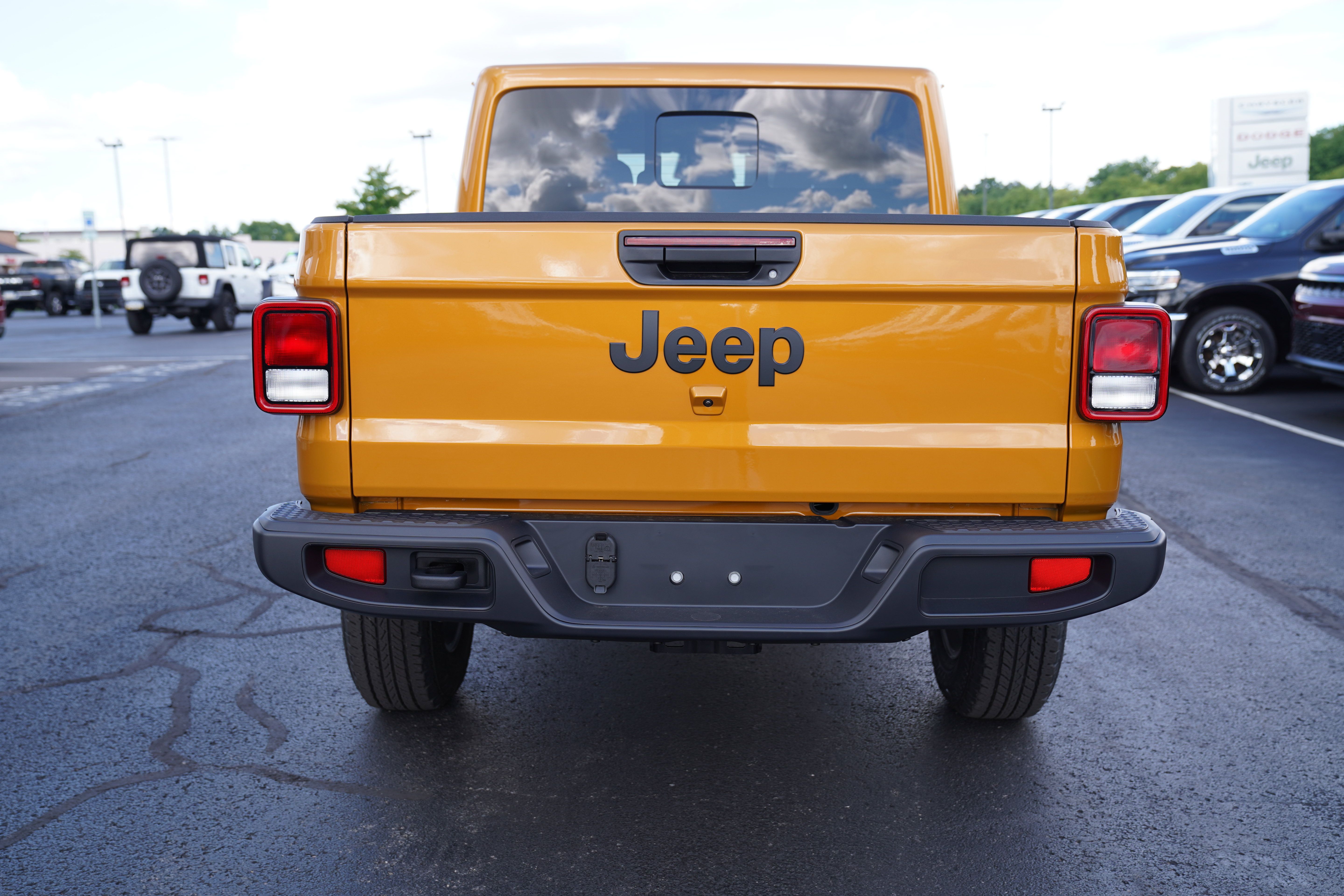 New 2026 Jeep Gladiator Sport AWD/4WD image 6