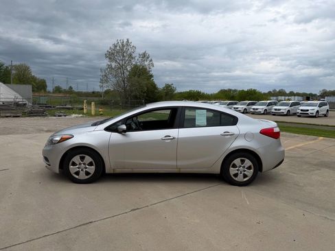 Used 2014 Kia Forte LX FWD image 2