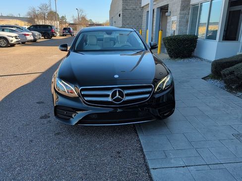 Used 2017 Mercedes-Benz E 300 image 2