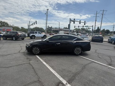 Used 2023 Nissan Altima 2.5 SV FWD image 8