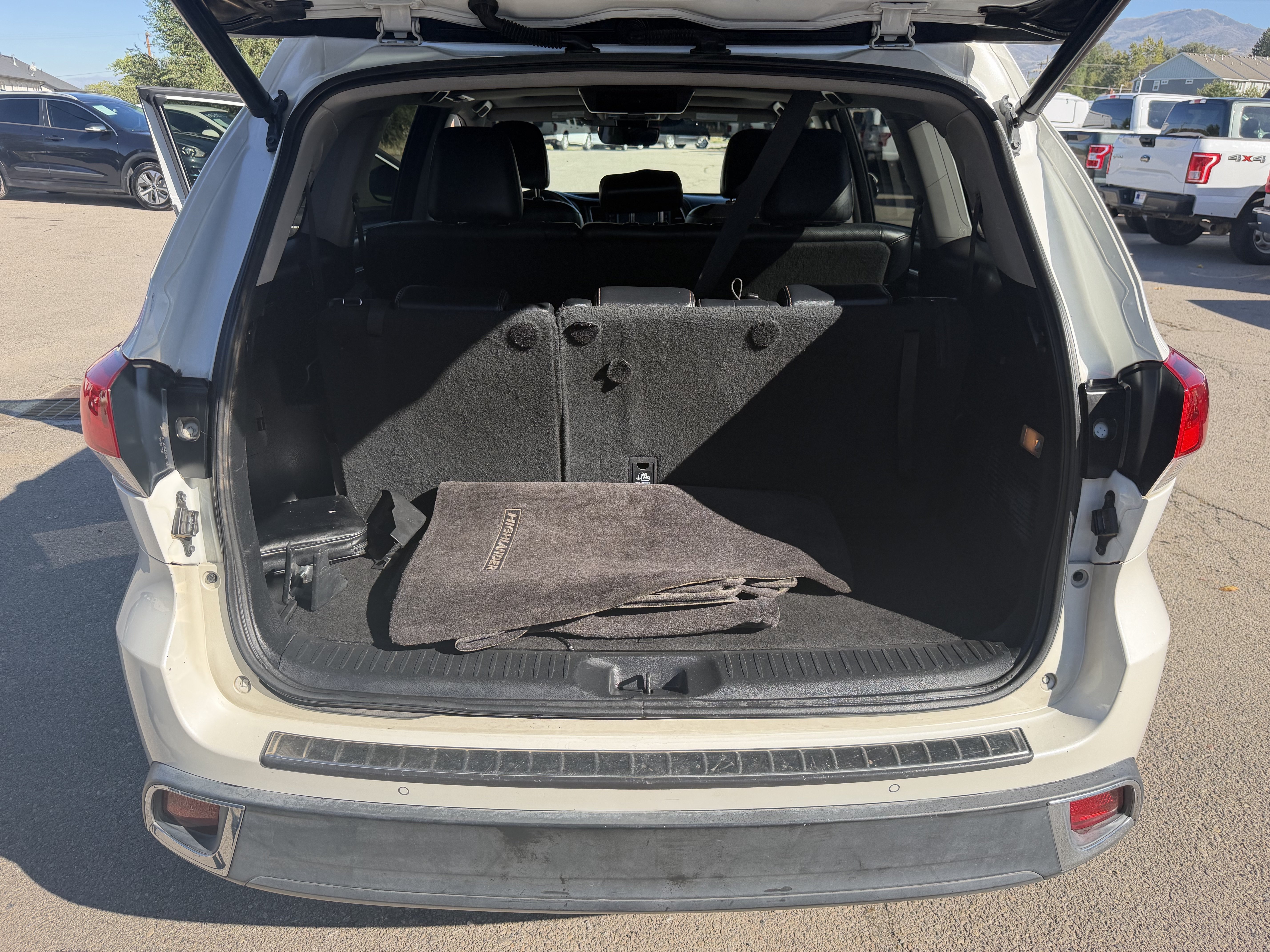 Used 2017 Toyota Highlander Limited FWD image 25