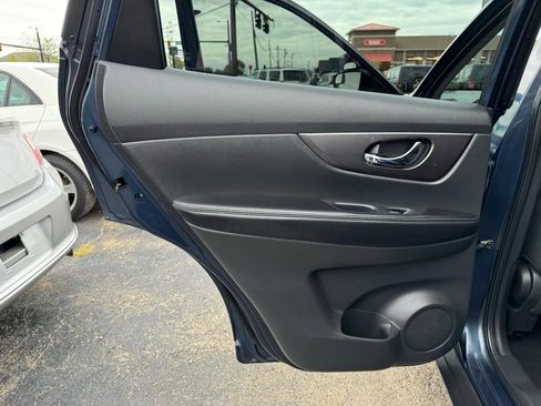 Used 2016 Nissan Rogue S image 18