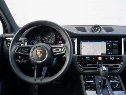 Certified 2025 Porsche Macan image 21