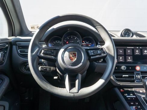 Certified 2025 Porsche Macan image 23