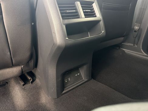 Used 2023 Volkswagen Atlas Cross Sport SE FWD image 32