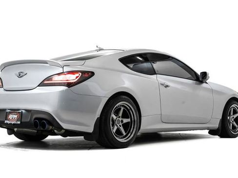 Used 2015 Hyundai Genesis 3.8 image 4