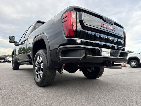 New 2025 GMC Sierra 2500 Denali w/ Denali Reserve Package image 8
