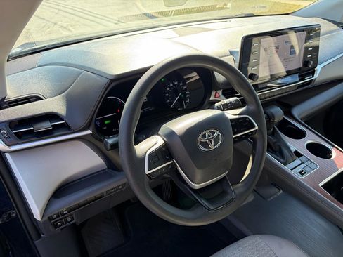 Used 2021 Toyota Sienna LE image 15