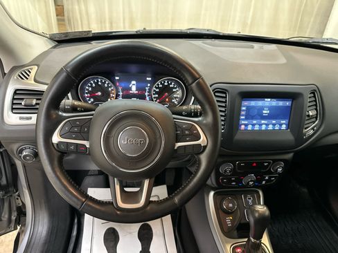 Used 2021 Jeep Compass Latitude w/ Convenience Group image 3