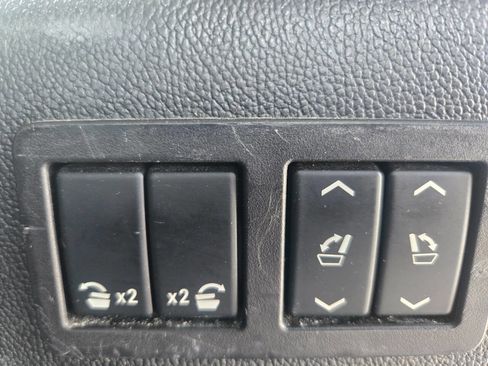 Used 2018 Chevrolet Suburban Premier image 10