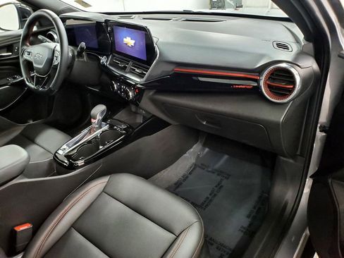 Used 2025 Chevrolet Trax RS w/ Driver Confidence Package image 11