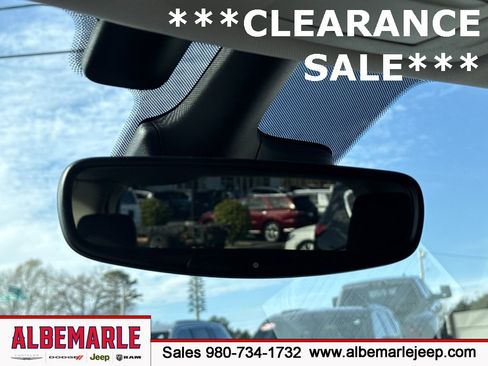 Used 2022 Chrysler Pacifica Touring-L image 29